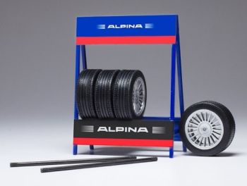 IXO18SET003W - Rek met 4 ALPINA banden