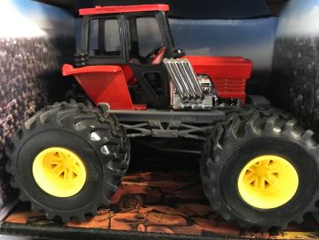 NEW19936E - Rode en grijze tractormonstertruck