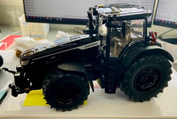 CW0152 - JOHN DEERE 8R410 Zwart
