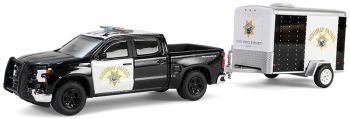 GREEN32315-C - CHEVROLET Silverado 2023 California Police met aanhangwagen uit de HOT PURSUIT-serie in blisterverpakking