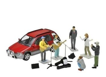 TOM325239 - Straatmuziek met een rode Honda Civic Shuttle en accessoires.