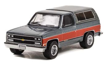 GREEN35230-D - 1990 CHEVROLET K5 blazer Gelicht uit de ALL-TERRAIN serie onder blister.