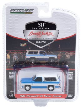 GREEN37270-D - 1984 CHEVROLET K5 Blazer custom blauw en wit uit de 50e jubileumreeks van BARRETT JACKSON in blisterverpakking
