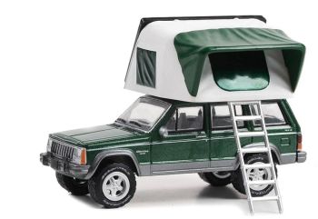 GREEN38050-E - 1992 JEEP Cherokee Laredo in groen uit de THE GREAT OUTDOORS-serie in blisterverpakking verpakking
