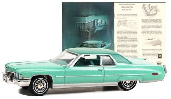 GREEN39130-D - CADILLAC coupé Deville 1971 uit de serie VINTAGE AD CARS in blisterverpakking