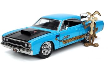 JAD32038 - PLYMOUTH Road Runner 1970 met E. Coyote