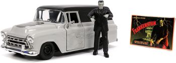 JAD32191 - CHEVROLET Suburban met figuur van Frankenstein