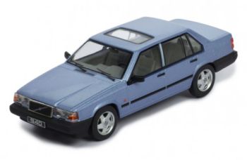IXOCLC411N - 1990 VOLVO 940 Turbo lichtblauw metallic