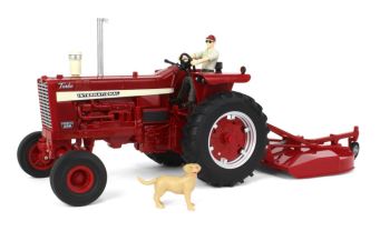 ERT44380 - INTERNATIONAL 1256 met achtermaaier bestuurder en dieren - Big Farm