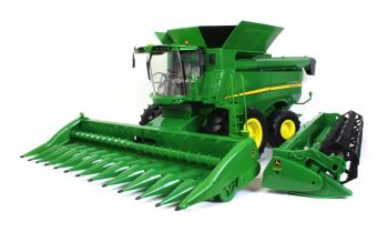 ERT47101 - Maaidorser JOHN DEERE S690 met 2 maaiborden - Big Farm