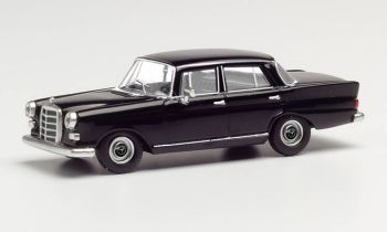 HER420457 - MERCEDES 200 zwart