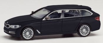 HER430708-003 - BMW 5 Reeks Touring Sapphire zwart metallic