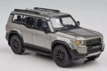 PAR64-55746 - TOYOTA Land Rover Gruiser LC250 2024 Metallic Grijs