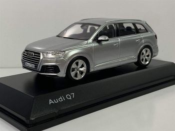 SPA5011407613 - AUDI Q7 2015 zilver