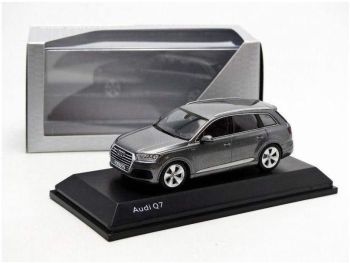 SPA5011407633 - AUDI Q7 donkergrijs