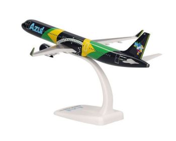 HER613682 - Passagiersvliegtuig AIRBUS A321neo Azul Brazilian Airlines Braziliaanse vlag beschildering