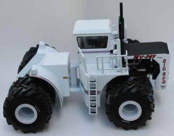 ERT40017 - BIG BUD 16V-747 - 760HP -Toy Farmer Zilveren Verjaardag