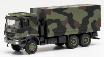 HER746786 - IVECO Trakker 6x6 bagagedrager met camouflage dekzeil