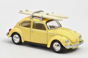 NOREV841007 - Volkswagen Beetle 1303 1973 Amarillo Pastel con Tabla de Surf - Coche a reacción