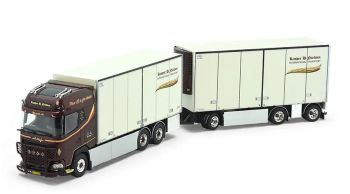TEK86966 - DAF XG+ 6x4 vrachtwagen met vaste laadbak en 1+2-assige koeloplegger KASPER H.NIELSEN