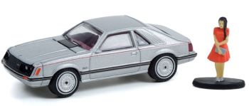 GREEN97120-B - FORD Mustang coupé GHIA met vrouw in jurk THE HOBBY SHOP serie 12 in blisterverpakking