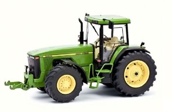 SCH7892 - JOHN DEERE 8400 – met John Deere-doos