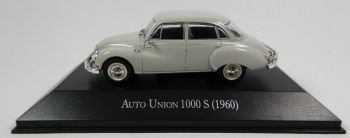 MAGARG37 - AUTO UNION 1000S 1960 grijze 4-deurs sedan verkocht in blisterverpakking