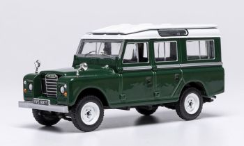 IXOCLC616N.22 - LAND ROVER Serie III 109 1978 Groen en wit