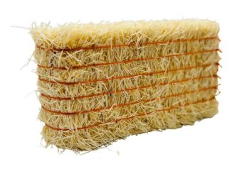 CW0276 - Vierkante strobaal met oranje touw - 7,8 x 3,7 x 2,2 cm