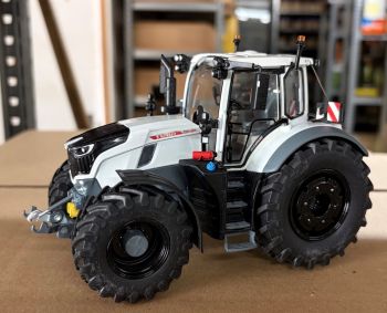 CW0305 - FENDT 728 Vario Blanc avec jantes noires