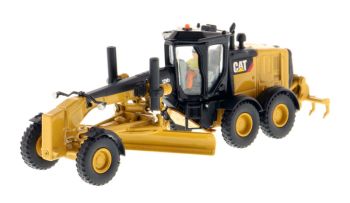 DCM85520 - CATERPILLAR 12M3-grader met chauffeur en metalen doos