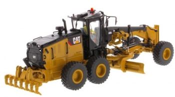 DCM85545 - CATERPILLAR 14M3 grader met driver en metalen doos