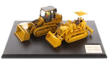 DCM85559 - Evolution Series set met twee CATERPILLAR rupsladers de 977 en de 963k met drivers