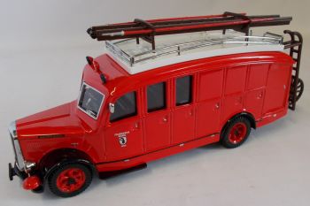 THO5321 - SAURER 3CT1D Duitse Bullet brandweerwagen met toebehoren