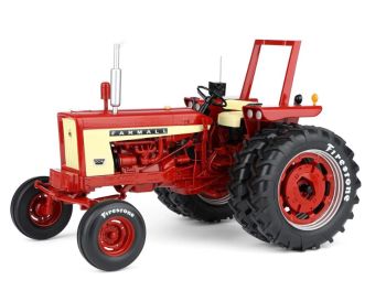 FAR-001 - FARMALL 504 met rolkooi en Firestone-banden - Beperkte oplage van 452 exemplaren.