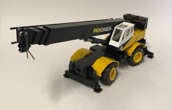CON2075/0 - All terrain kraan P&H Omega zwart en geel
