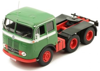 IXOTR040 - MERCEDES BENZ LPS 333 1960 6x4 groen cabine rood chassis