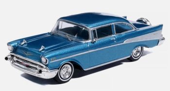 IXO-IA64021 - CHEVROLET Bel-Air Sedan 1957 Blauw in blister