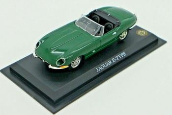 MAGDPETYPE - JAGUAR E-Type 1964 groene open cabriolet verkocht in beschadigde blister