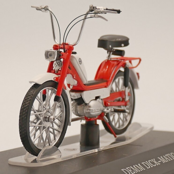 MAGMOT050 - DEMM Dick-Matic bromfiets 1972 rood en wit