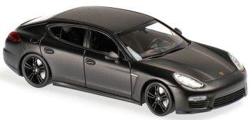 MXC940062370 - Zwarte Porsche Panamera Turbo 2013