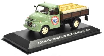 NET0031 - FIAT 615 N 1953 dienbladdrager met fruitlading Italiaans bedrijf Val Di Non