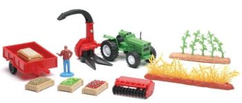 NEW04005A - Boerenkist met karakter; tractor en hakselaar; aanhanger en diverse accessoires