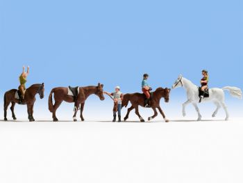 NOC15630 - 4 ruiters met paarden