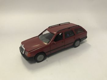 OCCON1503ROUGE - Gebruikt - MERCEDES-BENZ Stationwagen rood