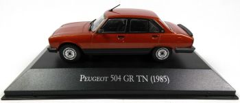 MAGARGAQV10 - PEUGEOT 504 GR TN 4-deurs sedan 1985 metallic oranje verkocht in blisterverpakking