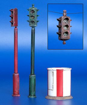 PLS193 - 3 verkeerslichten van 8 cm hoog en 1 miniatuur wachthuisje voor een agent met een diameter van 2;5 cm om te monteren en te schilderen
