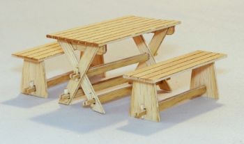 PLS414 - Miniatuurtafel met banken om in elkaar te zetten en te schilderen