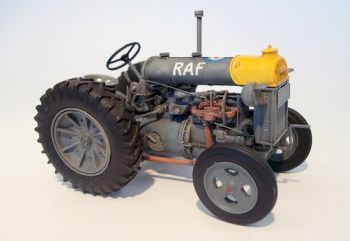 PLS448 - FORDSON N-BIG kit om te monteren en te schilderen