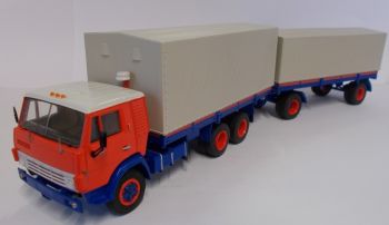 PRXPCL47054 - KAMAZ 53212 6x4 dekzeildrager met boordwanden en aanhanger